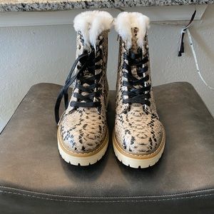 6.5 Faux fur/croc combat boots